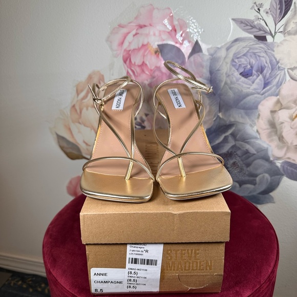 New Steve Madden Annie Heel in Champagne gold metallic strappy mid high open toe - Picture 4 of 8